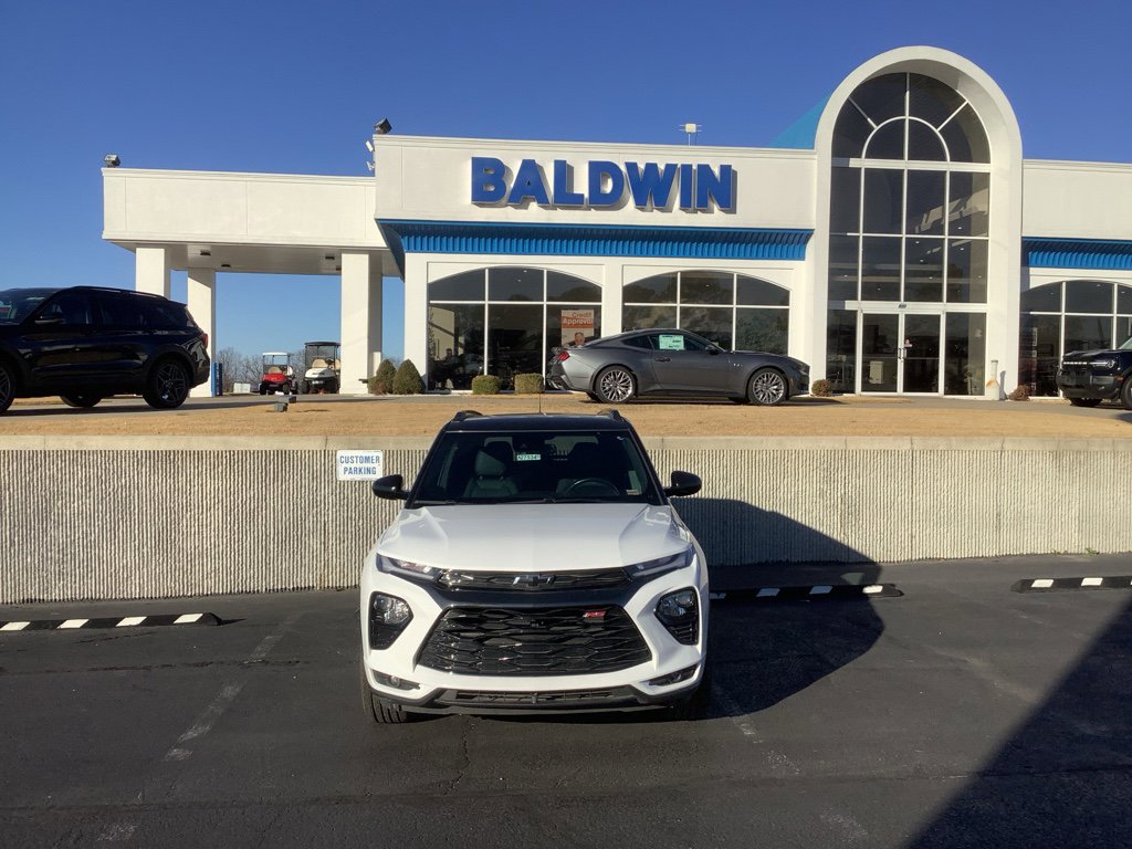 Used 2023 Chevrolet TrailBlazer RS w/ Convenience Package image 2