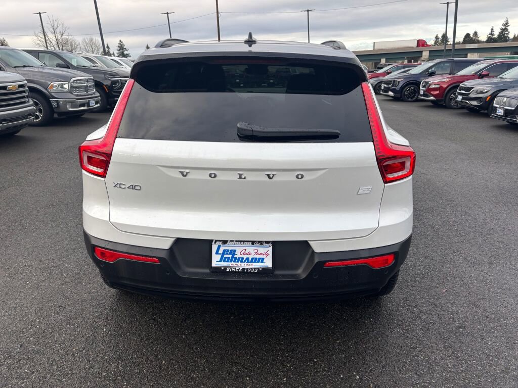 Used 2022 Volvo XC40 P8 Recharge Ultimate image 6