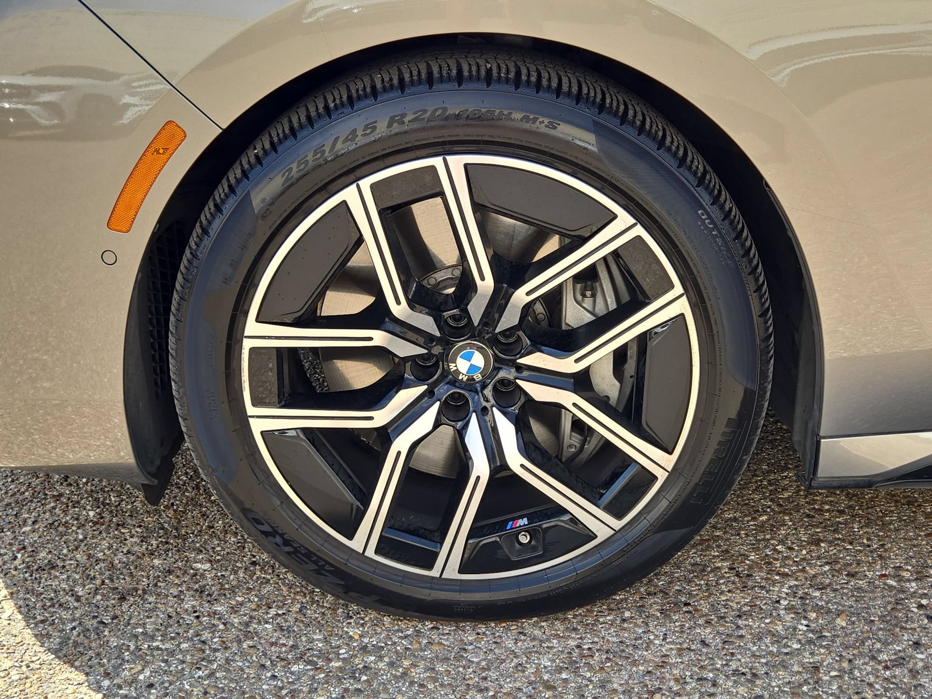 Used 2023 BMW 760i xDrive AWD/4WD image 11