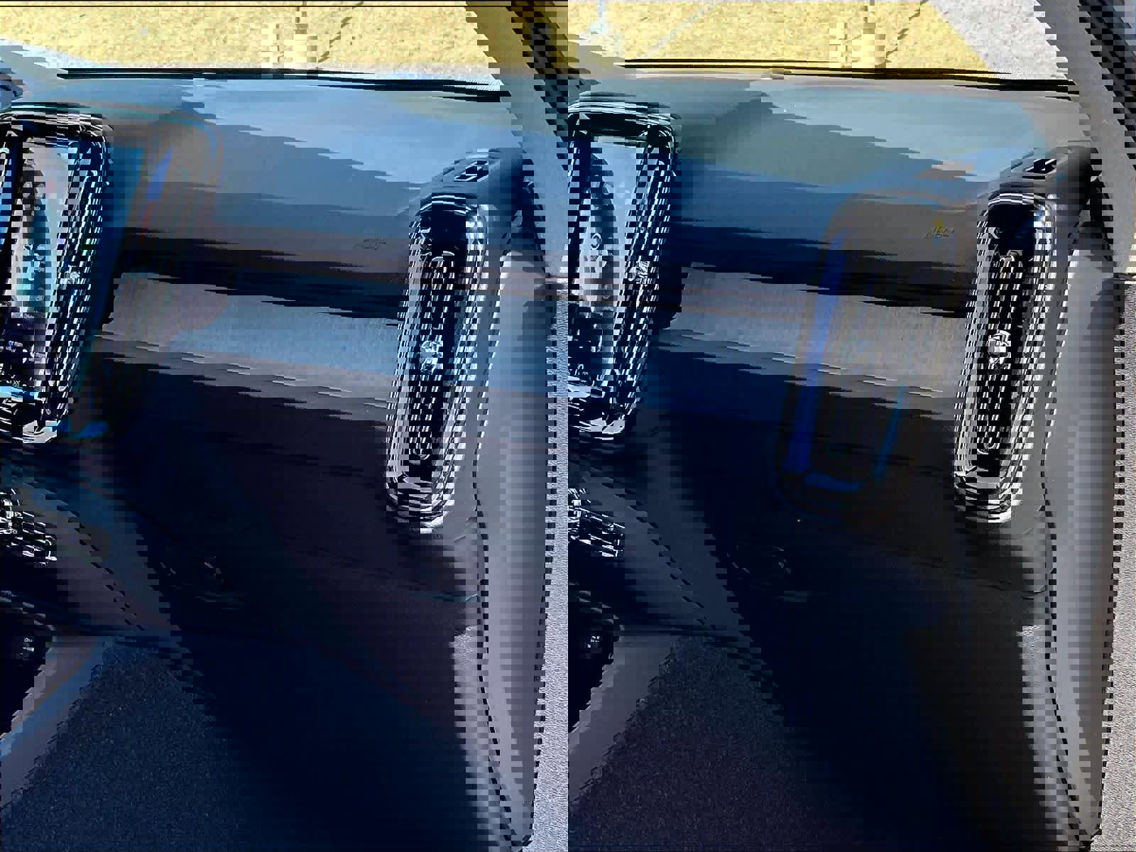 New 2026 Volvo XC40 B5 Core w/ Climate Package image 28