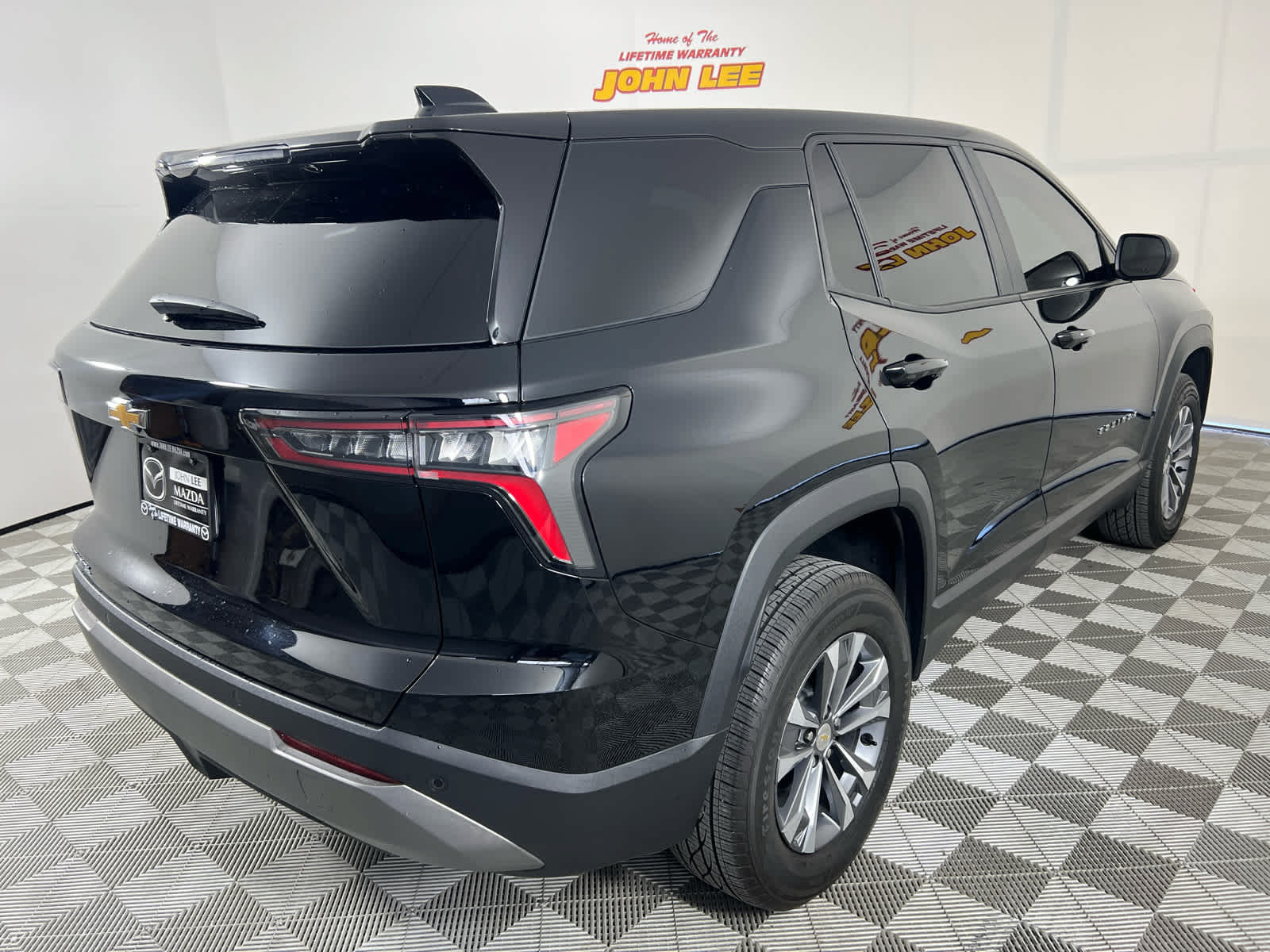 Used 2025 Chevrolet Equinox LT FWD image 7