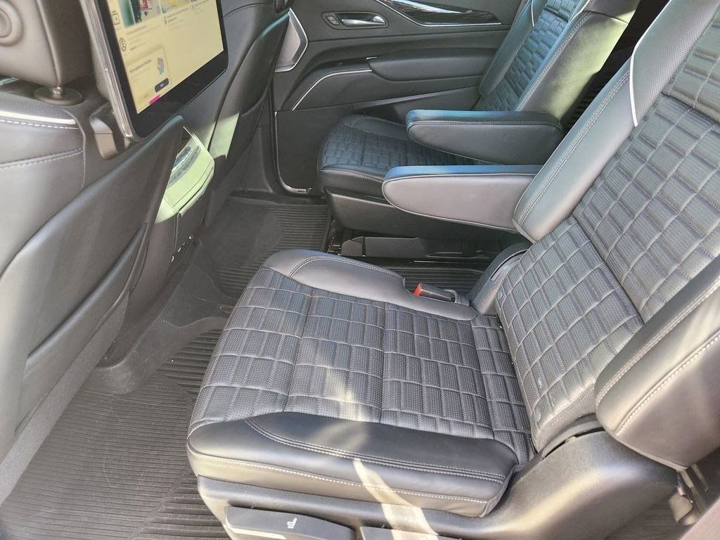 Used 2023 Cadillac Escalade V w/ LPO, ONYX Package image 17