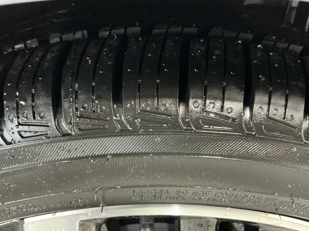 Used 2023 Nissan Versa SR w/ Trunk Package image 28