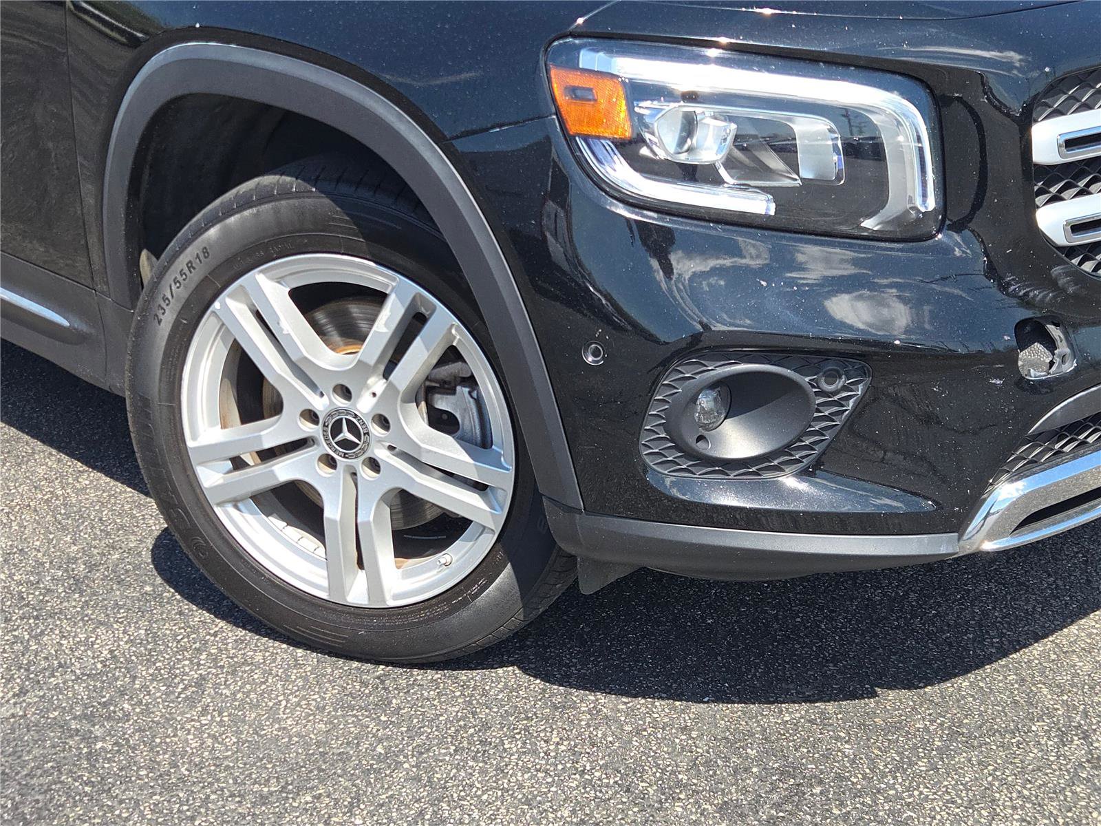 Used 2023 Mercedes-Benz GLB 250 4MATIC w/ Premium Package image 3