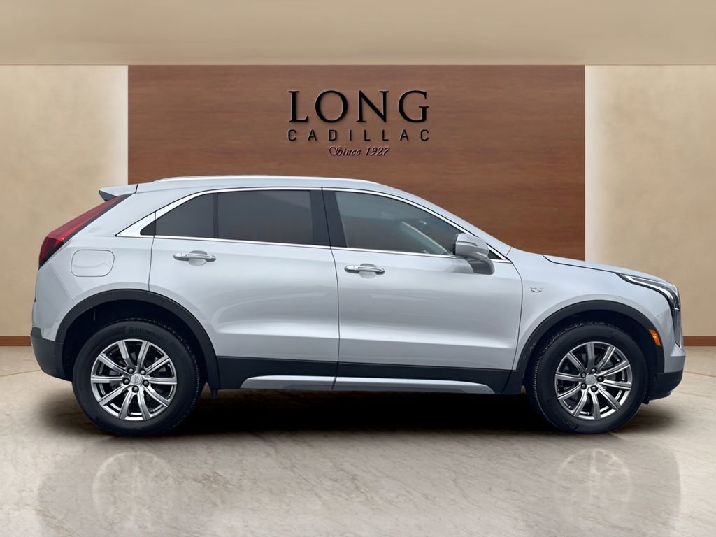 Used 2022 Cadillac XT4 Premium Luxury w/ Enhanced Visibility Package image 5