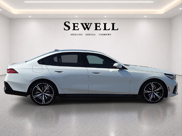 Used 2026 BMW 550e xDrive w/ Premium Package AWD/4WD image 5