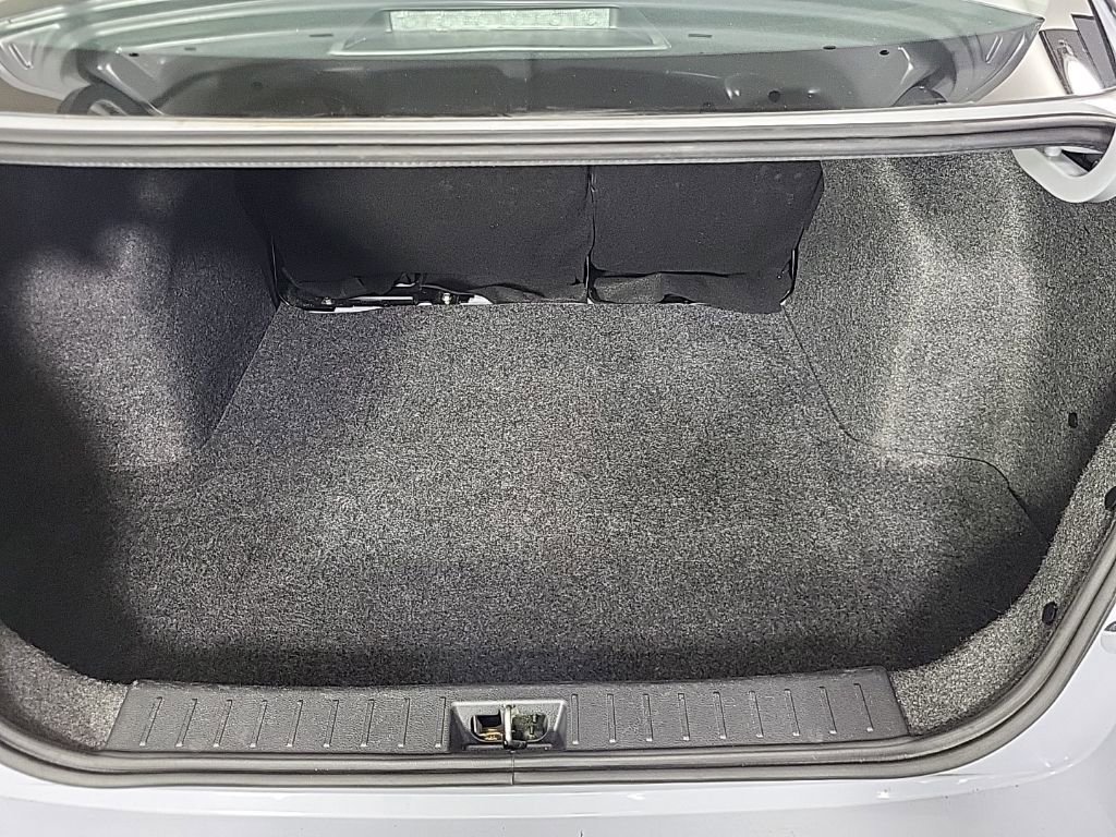 Used 2024 Nissan Versa SR image 8