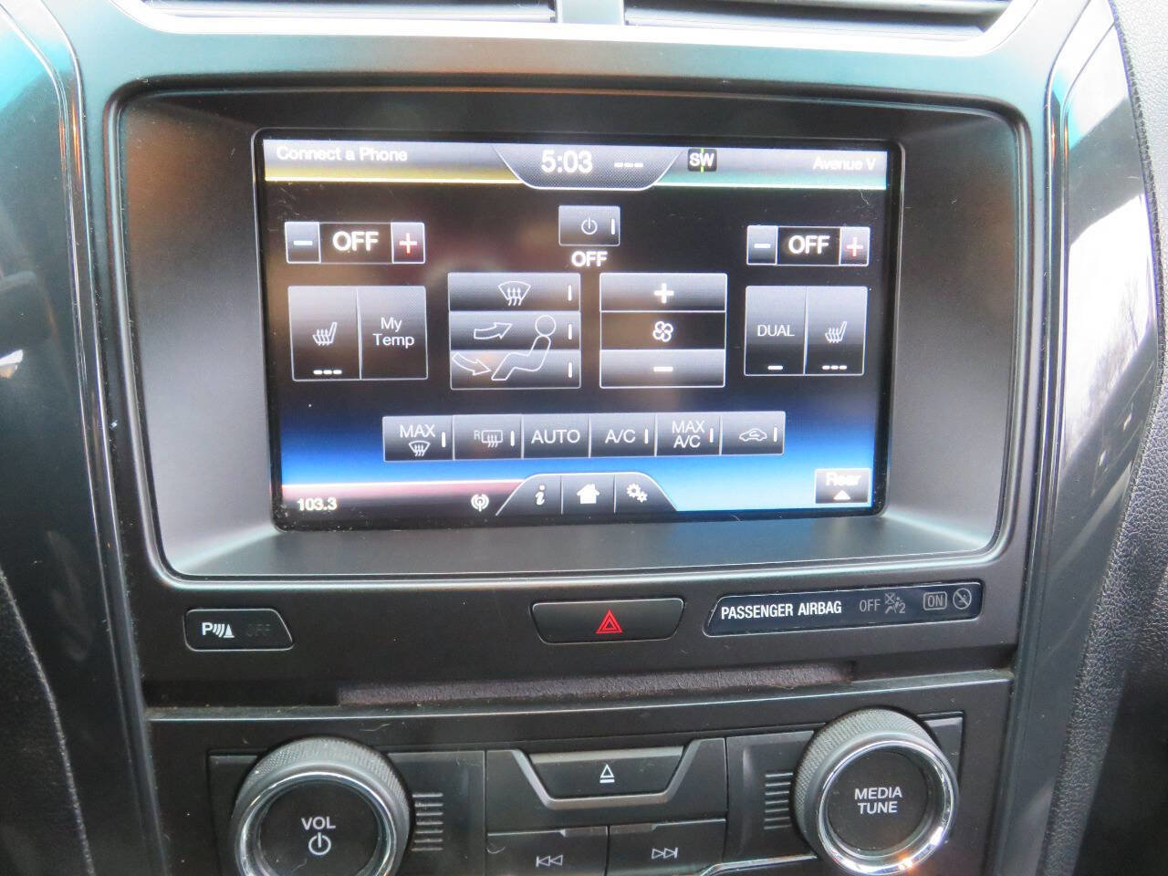 Used 2016 Ford Explorer XLT w/ Equipment Group 202A AWD/4WD image 18