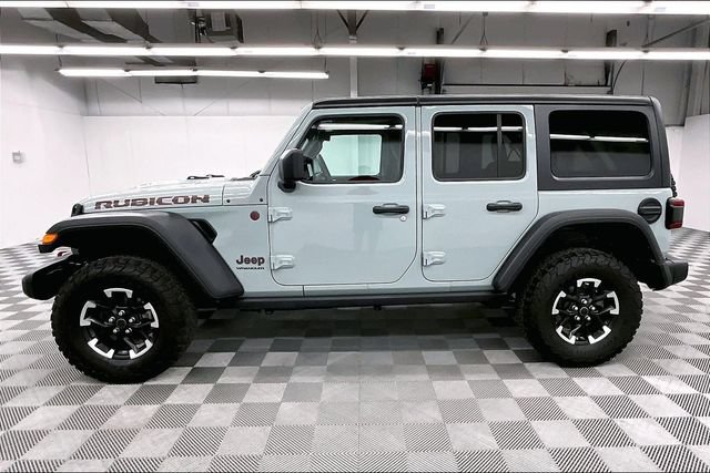 Used 2024 Jeep Wrangler Unlimited Rubicon w/ Dual Top Group AWD/4WD image 13