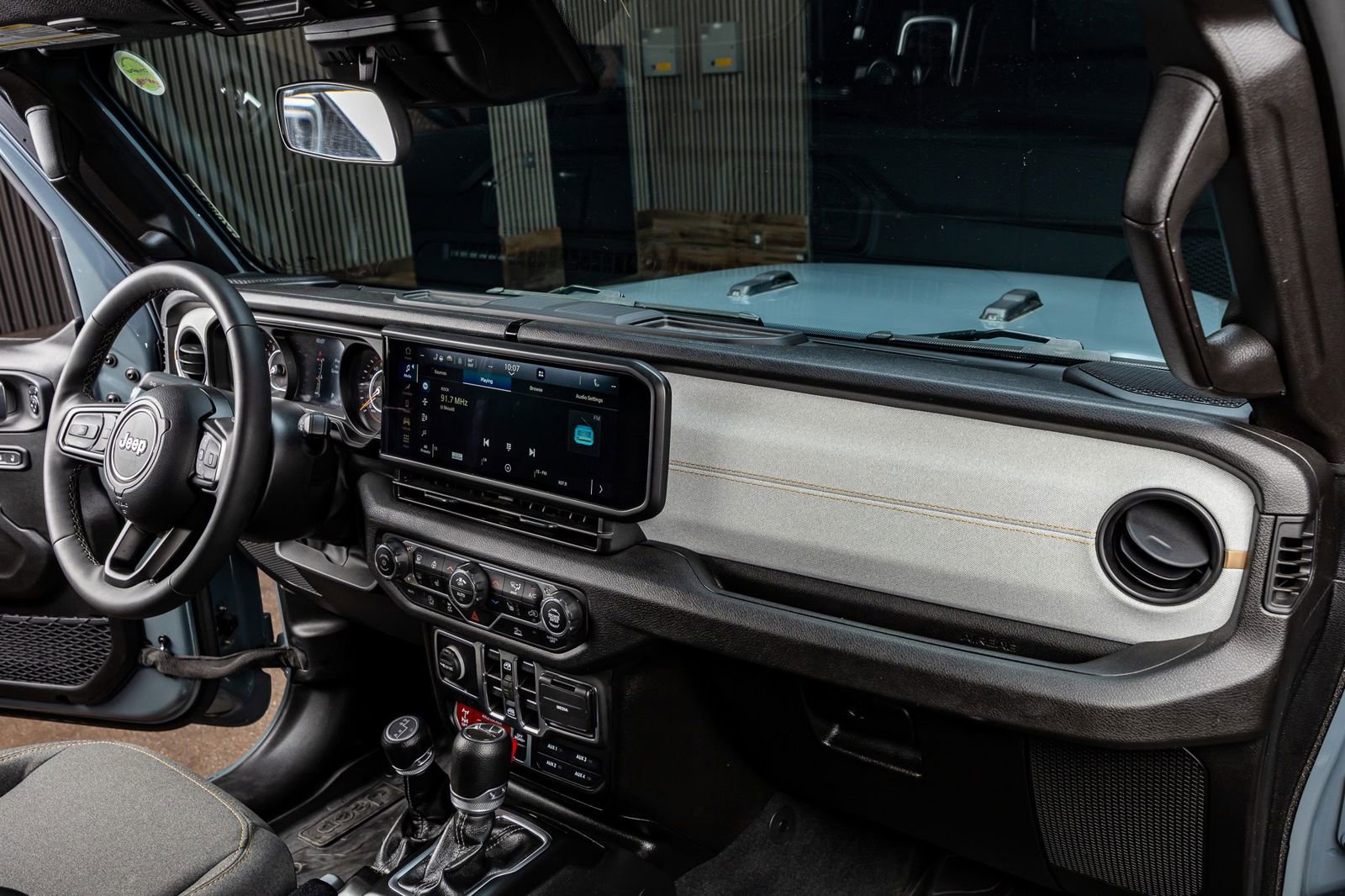 Used 2025 Jeep Gladiator Willys image 17