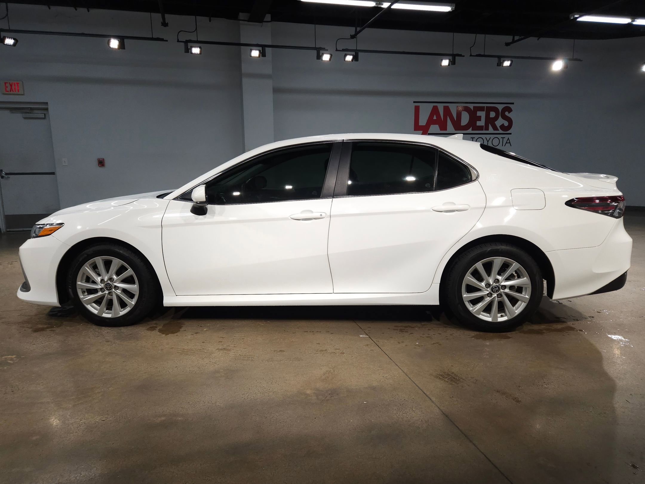 Used 2023 Toyota Camry LE image 4