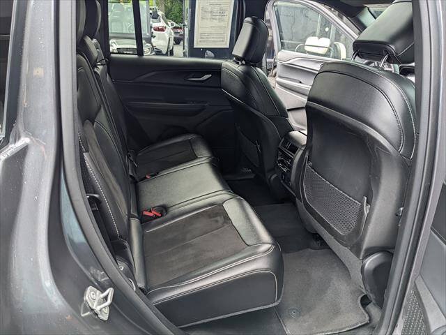 Used 2023 Jeep Grand Cherokee Altitude AWD/4WD image 18