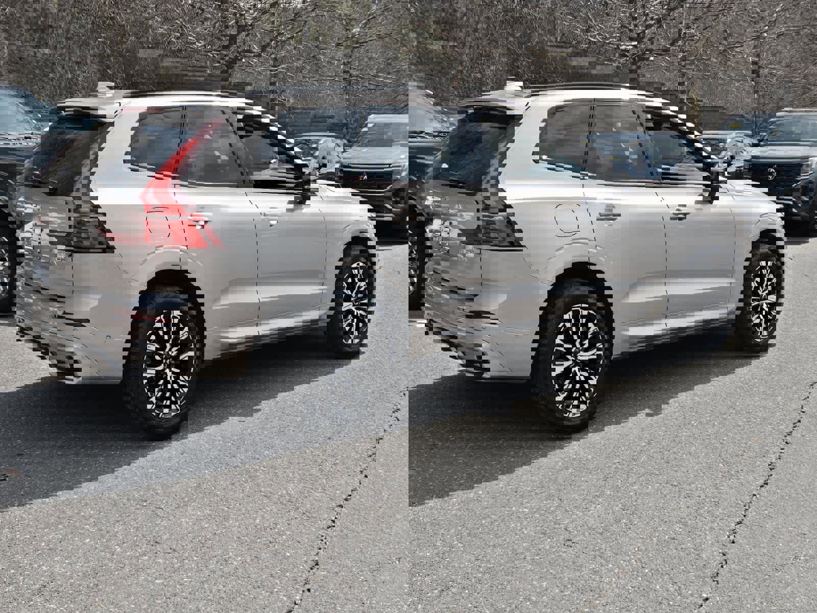 Used 2025 Volvo XC60 B5 Plus image 11