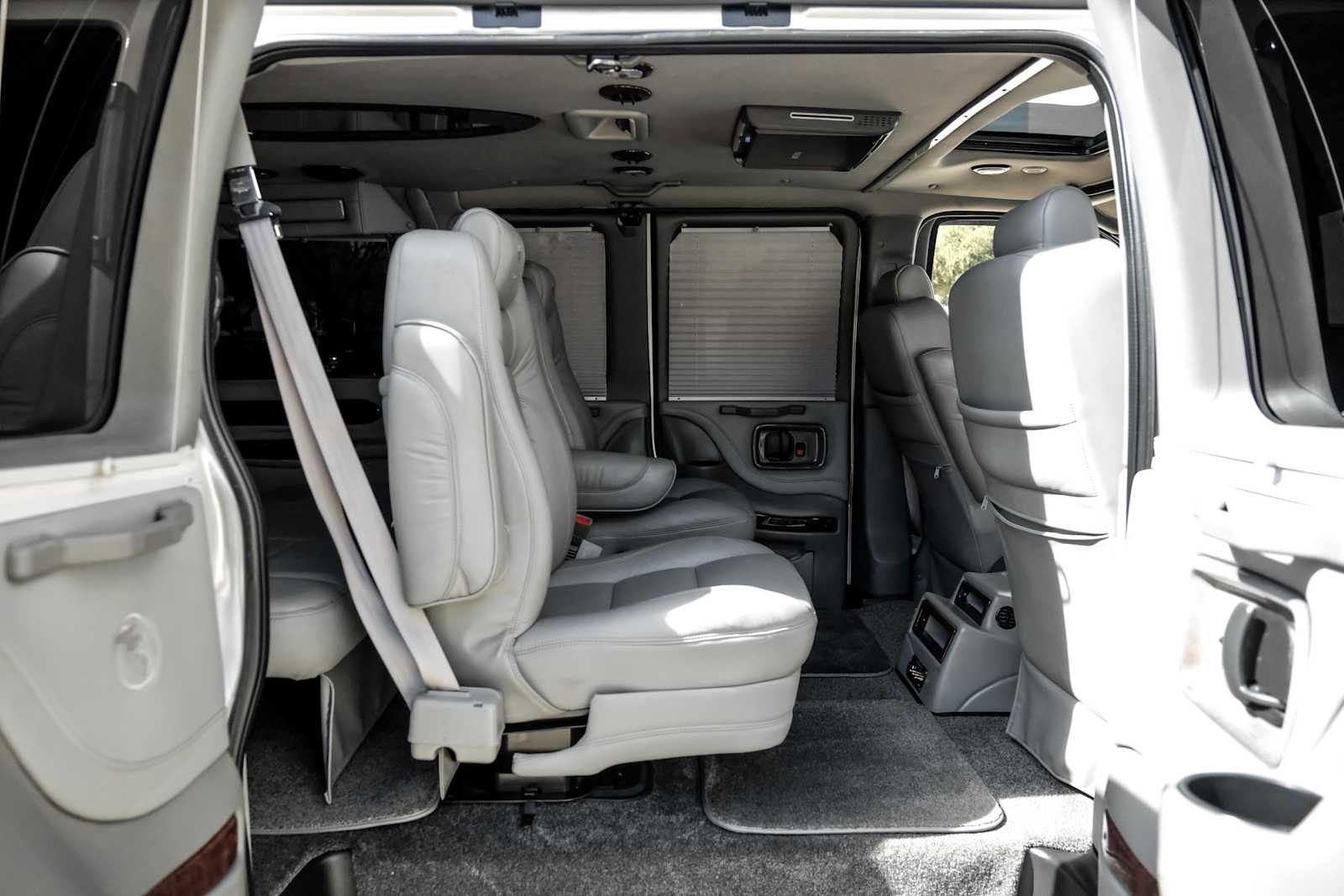Used 2011 Chevrolet Express 1500 image 36