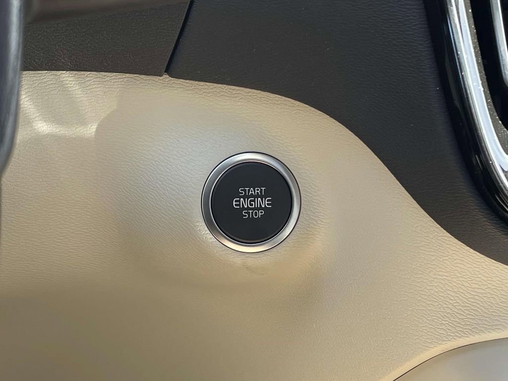 New 2026 Volvo XC40 B5 Plus w/ Protection Package Premier image 15