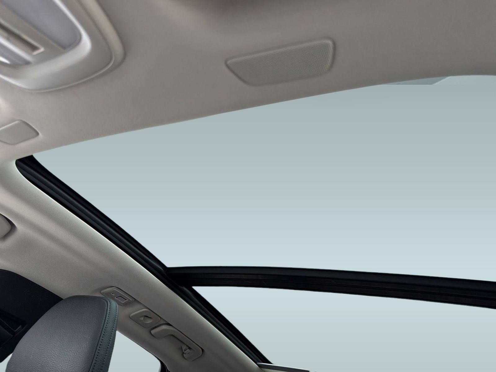 Certified 2025 Volvo XC60 B5 Plus image 15