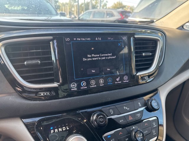 Used 2020 Chrysler Pacifica Touring-L w/ Premium Audio Group image 10