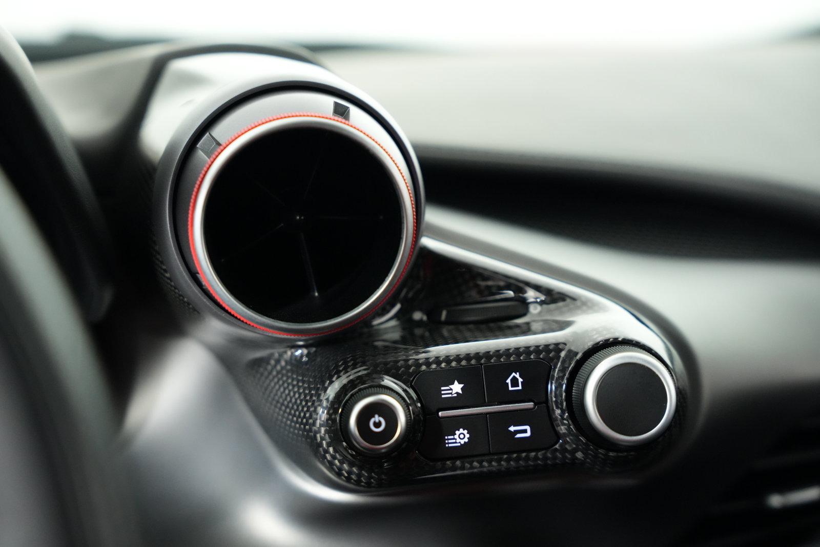 Used 2020 Ferrari F8 Tributo RWD image 27