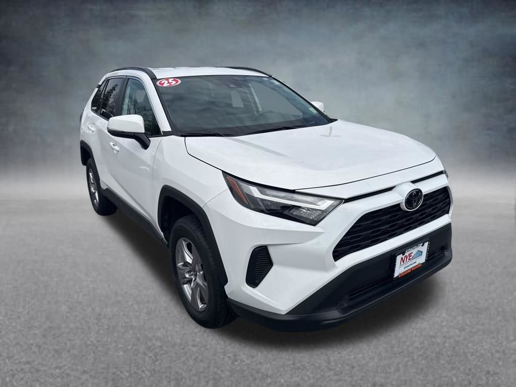 Used 2025 Toyota RAV4 XLE AWD/4WD image 8
