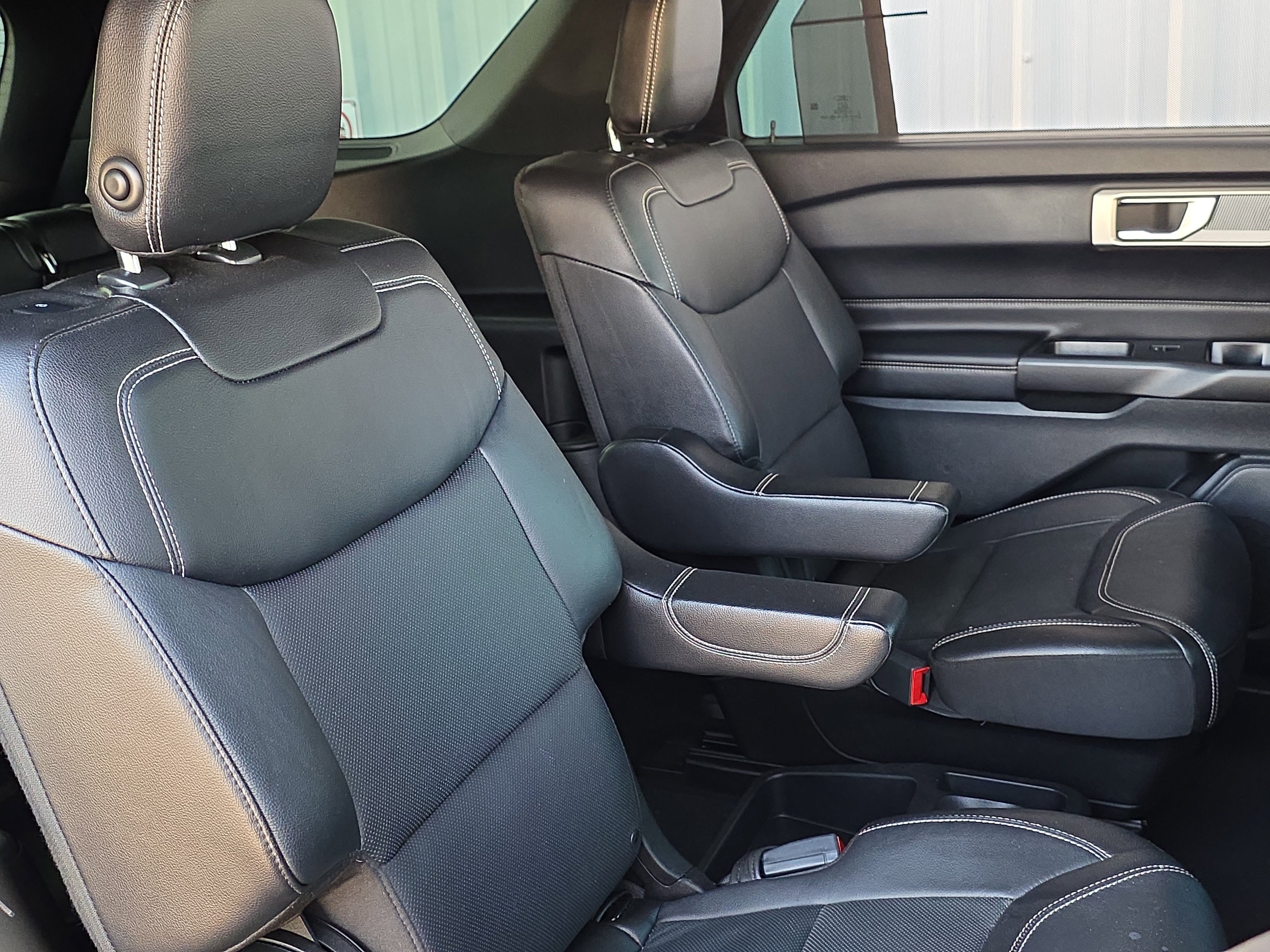 Used 2020 Ford Explorer ST image 33