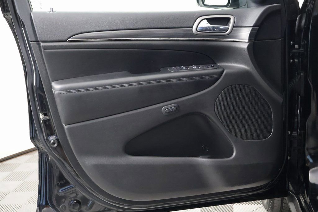 Used 2019 Jeep Grand Cherokee Limited X image 12