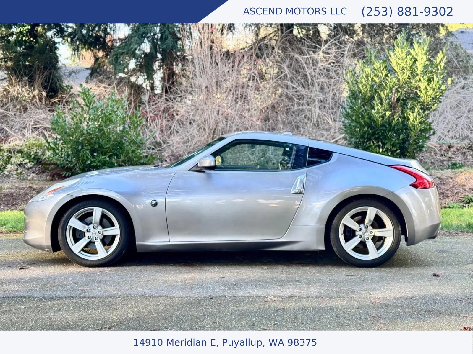 Used 2010 Nissan 370Z Touring image 2