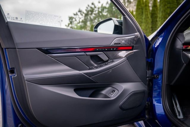 Used 2025 BMW M5 w/ Executive Package image 57