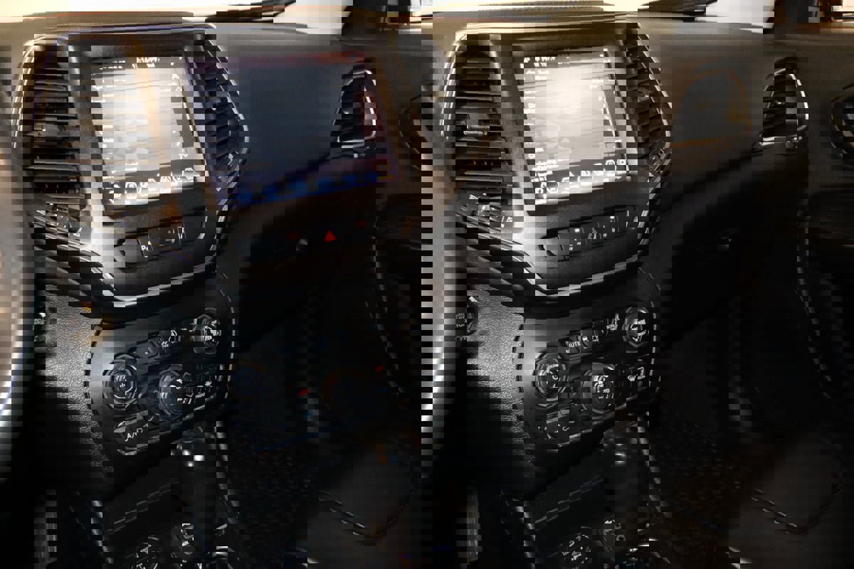 Used 2022 Jeep Cherokee Trailhawk w/ Trailer Tow Group image 49