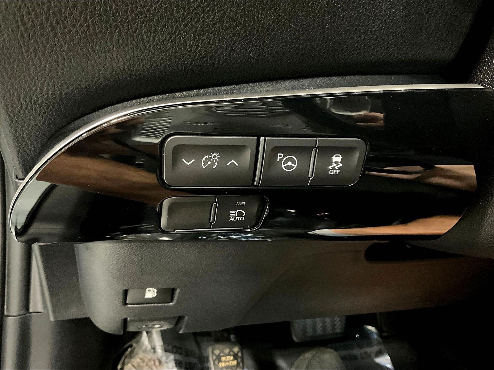 Used 2019 Toyota Prius XLE FWD image 35