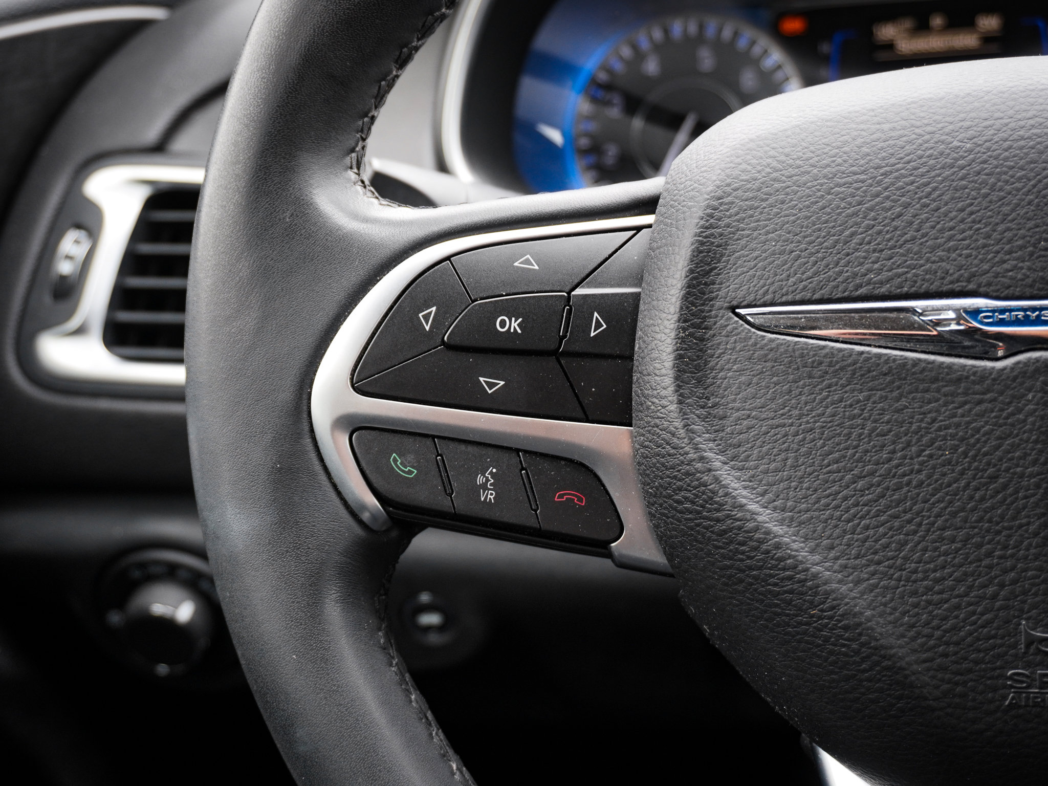 Used 2017 Chrysler 200 Limited Platinum FWD image 19