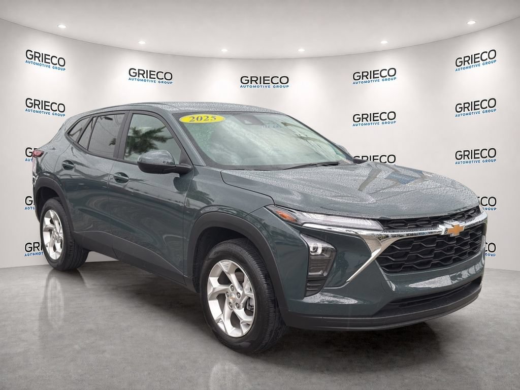 Used 2025 Chevrolet Trax LS w/ LS Convenience Package FWD image 1