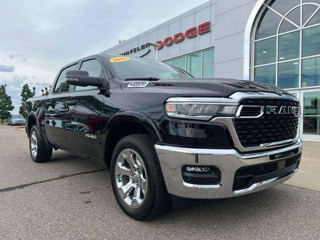 Used 2025 RAM 1500 Big Horn AWD/4WD image 3
