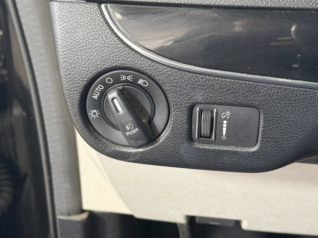 Used 2019 Dodge Grand Caravan SXT FWD image 12