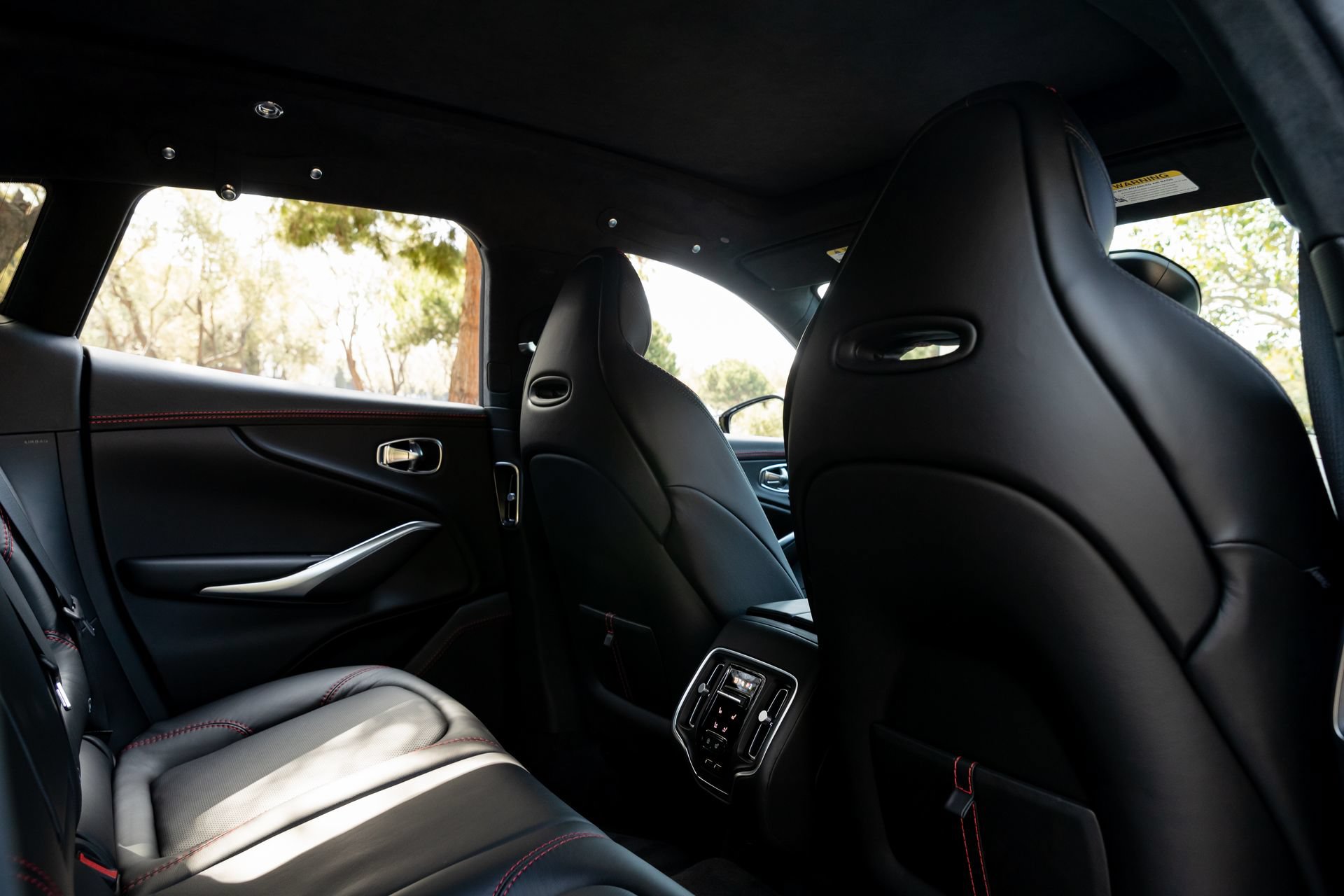 Used 2021 Aston Martin DBX AWD/4WD image 18