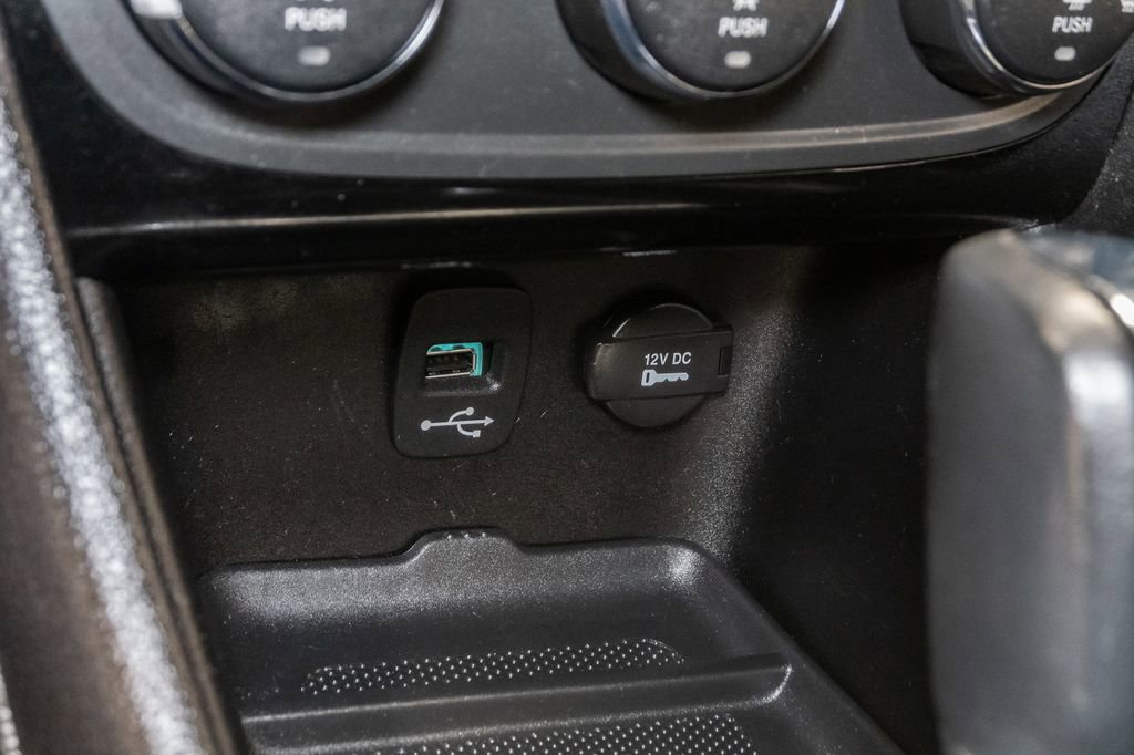 Used 2011 Chrysler 200 Limited FWD image 21