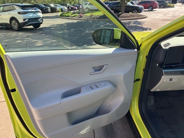 Used 2024 Hyundai Kona SE image 9