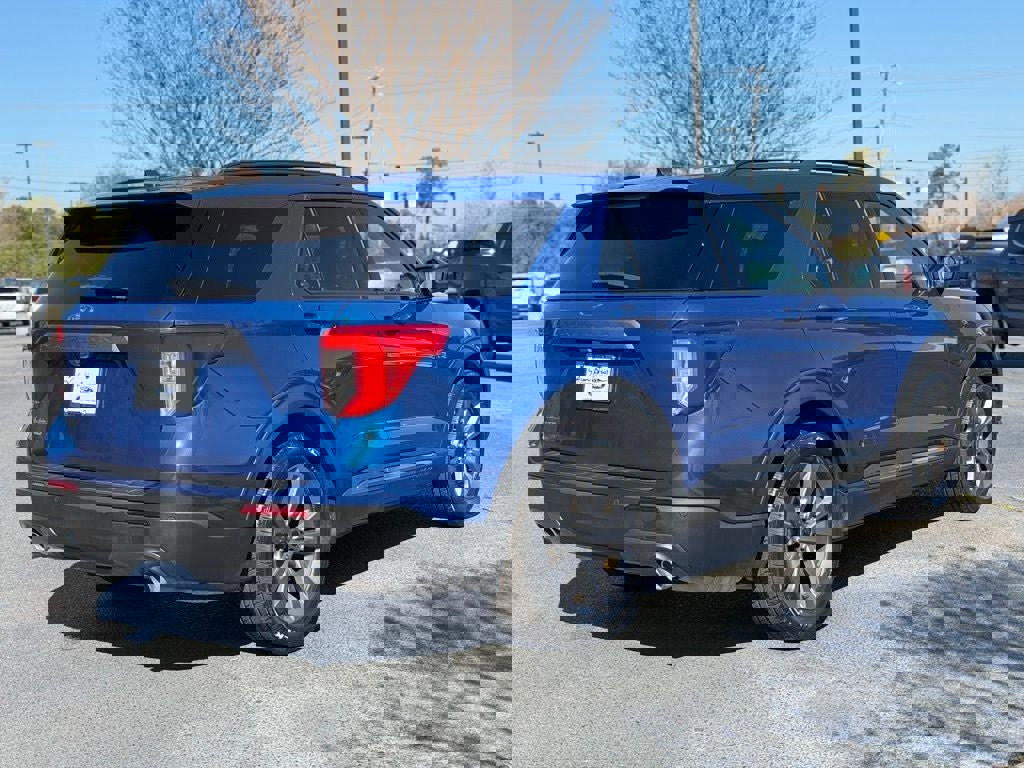 Certified 2022 Ford Explorer XLT w/ Equipment Group 202A image 7