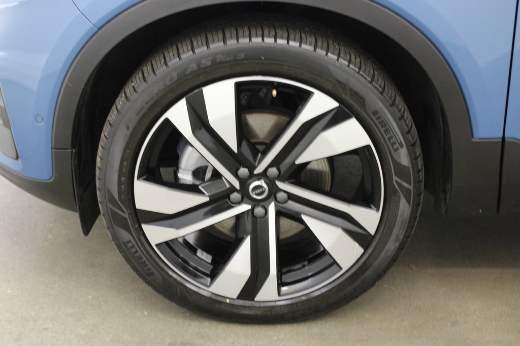 Used 2023 Volvo XC40 B4 Plus w/ Driver Assist Package image 31