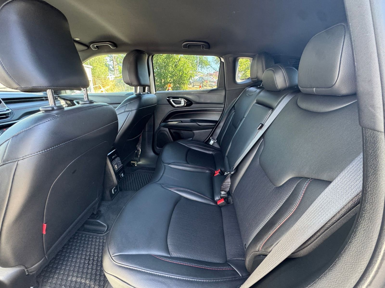 Used 2025 Jeep Compass Trailhawk image 24