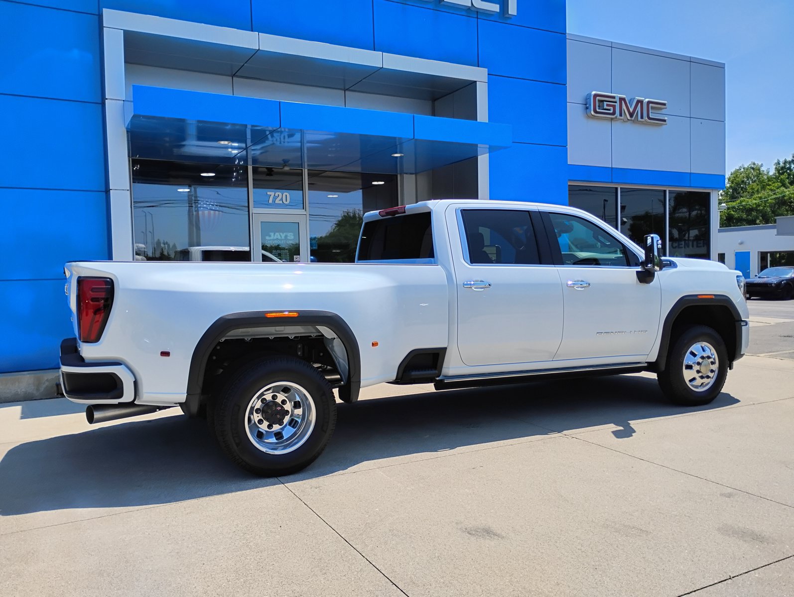 New 2026 GMC Sierra 3500 Denali Ultimate AWD/4WD image 6