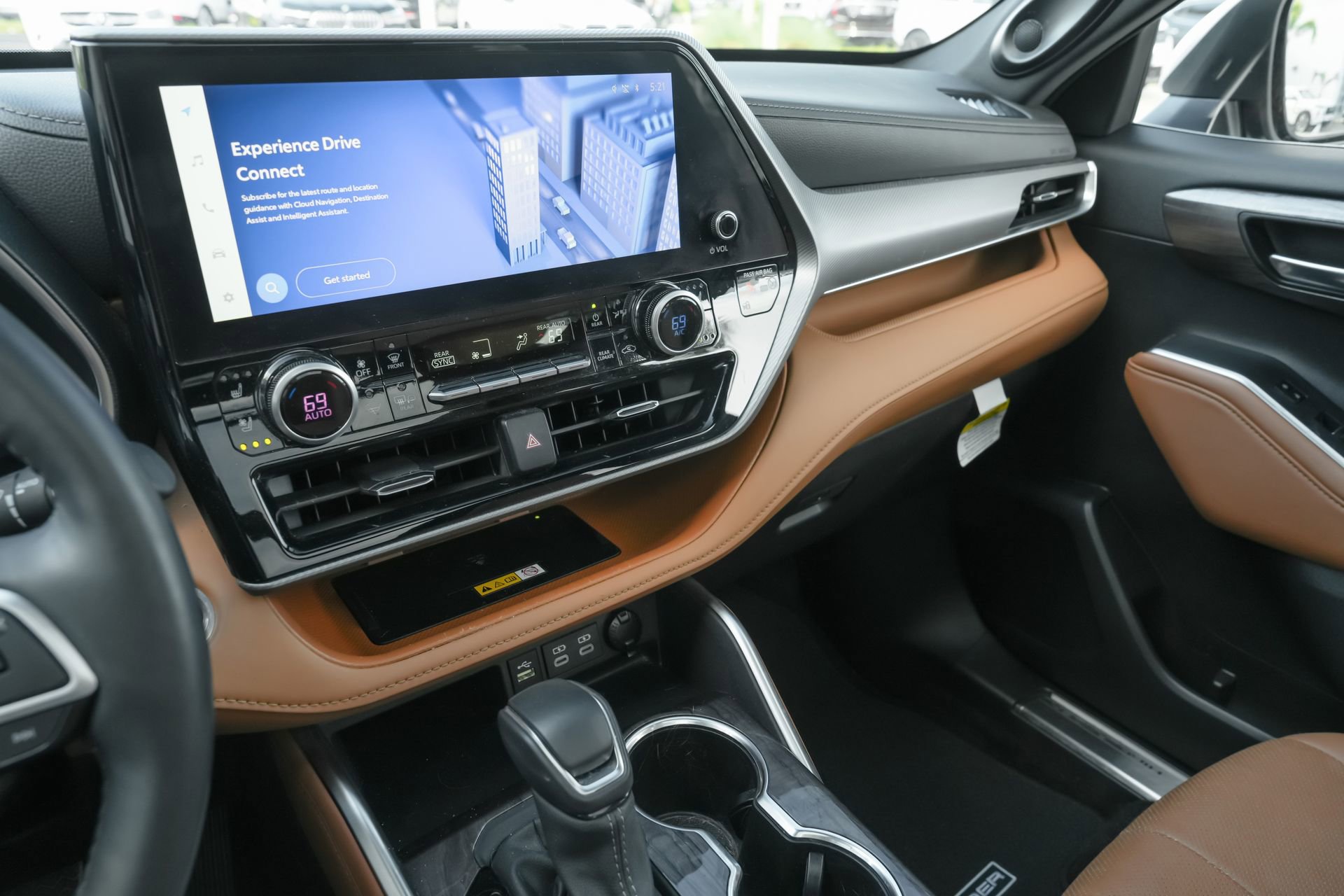 Used 2024 Toyota Highlander Platinum image 21