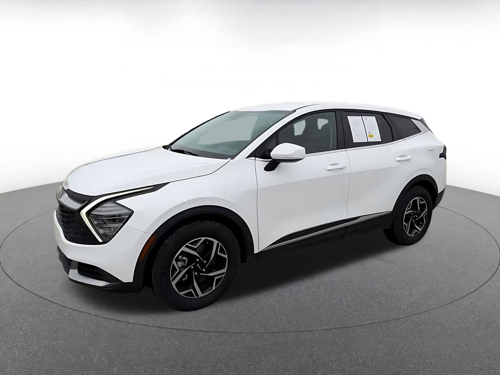 Used 2025 Kia Sportage LX image 8