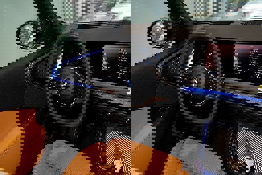 Used 2025 BMW X3 xDrive30i w/ Premium Package image 39