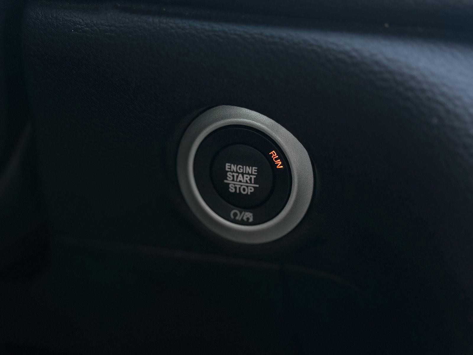 Used 2023 Chrysler Pacifica Touring image 19