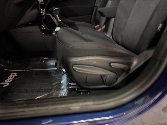Used 2017 Jeep Renegade Latitude AWD/4WD image 10