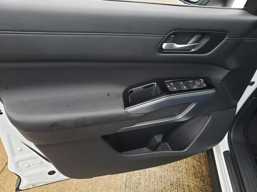 Certified 2025 Nissan Pathfinder SL w/ SL Premium Package image 16