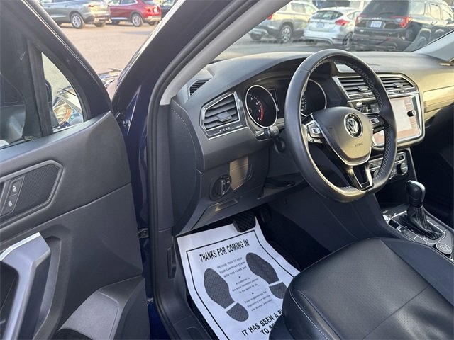 Used 2021 Volkswagen Tiguan SE w/ Panoramic Sunroof Package image 18