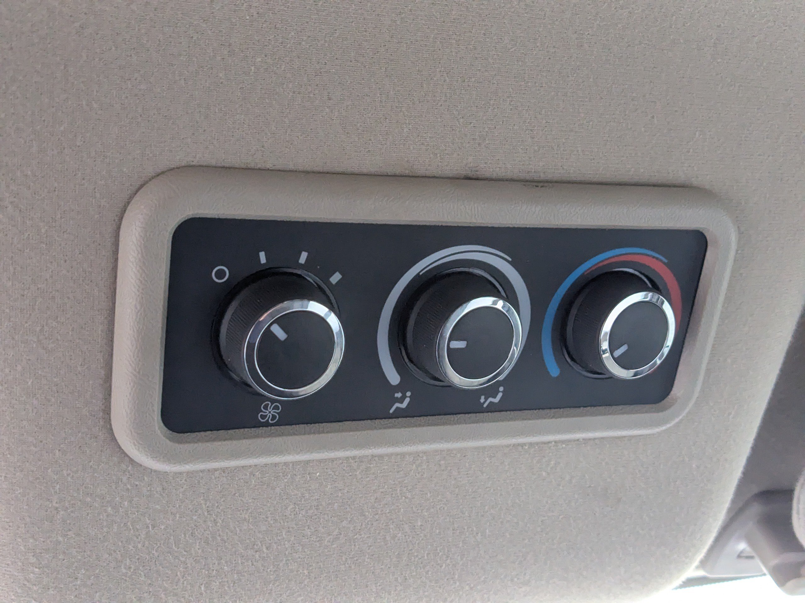 Used 2025 Chevrolet Express 3500 LT w/ LT Preferred Equipment Group RWD image 18