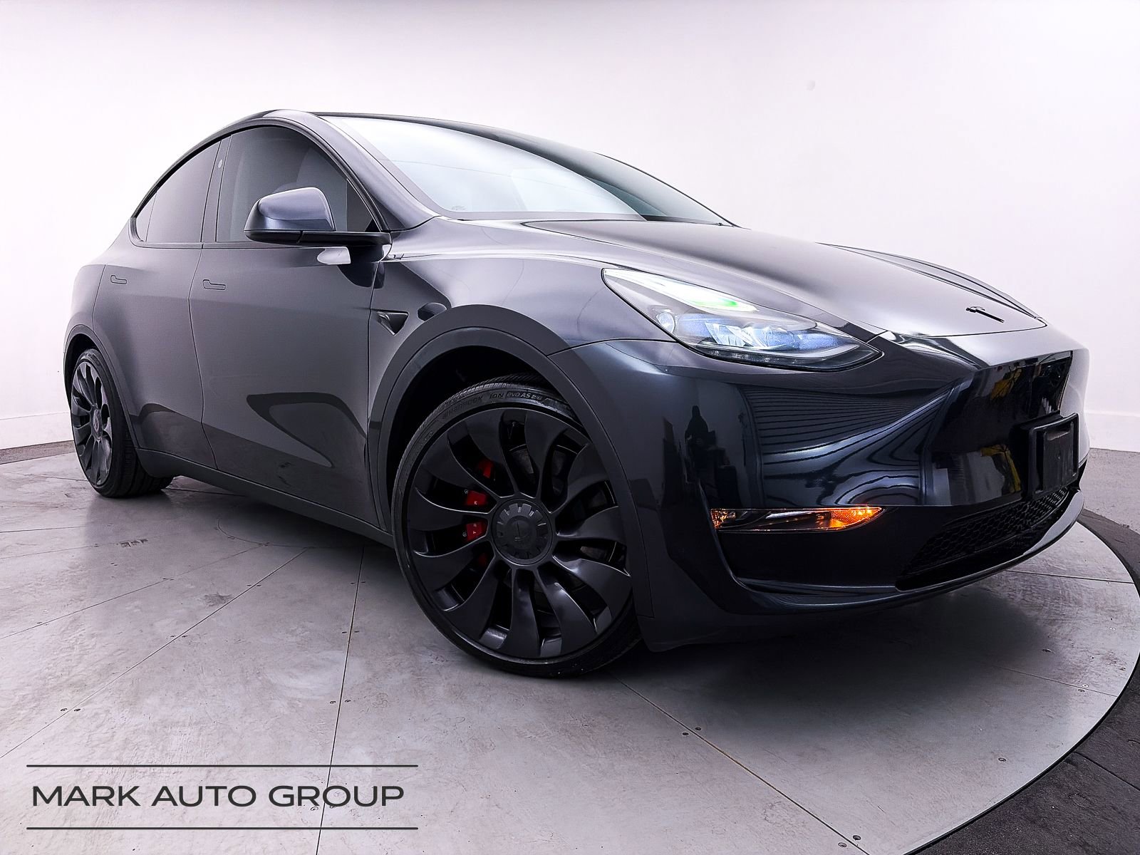 Used 2024 Tesla Model Y Performance image 1