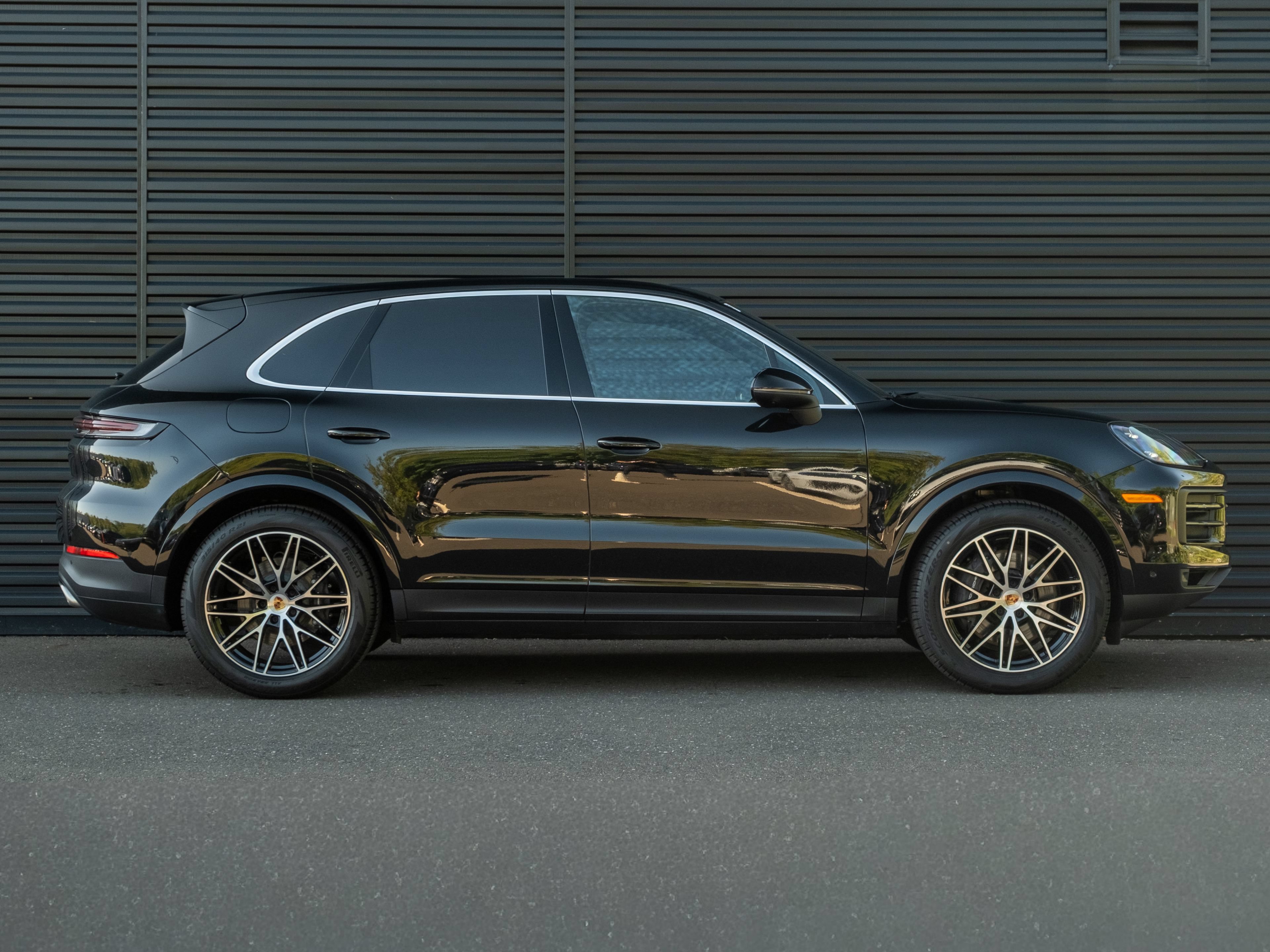 Certified 2025 Porsche Cayenne AWD/4WD image 9